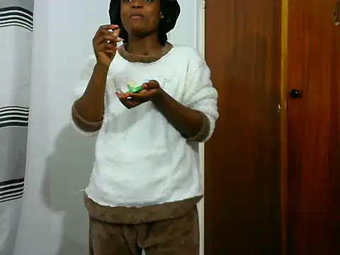 BlondieBitch online show from June 7, 2026, 8:29 am