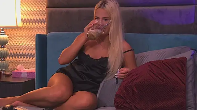 YssabelFox online show from September 23, 2025, 3:42 am