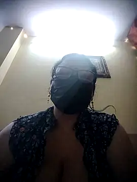 thehotlady online show from May 12, 2026, 2:41 am