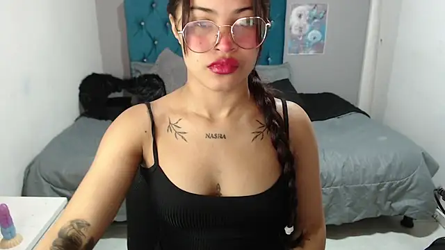 Snapshot of mia_sexgirl chatting on February 5, 2026, 12:32 pm mia sexgirl online show from February 5, 2026, 12:32 pm