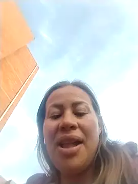 LaraCaliente online show from October 28, 2025, 10:23 pm