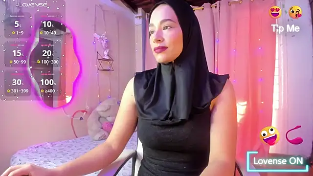 ShanaJamil online show from December 5, 2025, 1:31 pm