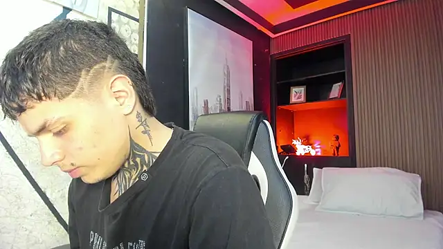 Declan-Fox online show from September 28, 2025, 3:56 am