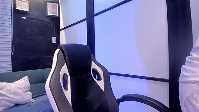 Declan-Fox online show from October 6, 2025, 1:08 pm