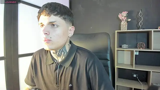 Declan-Fox online show from October 16, 2025, 5:19 am