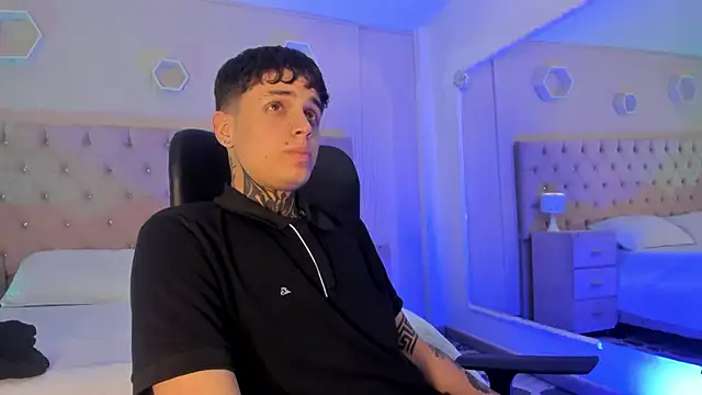 Declan-Fox online show from October 19, 2025, 4:35 am