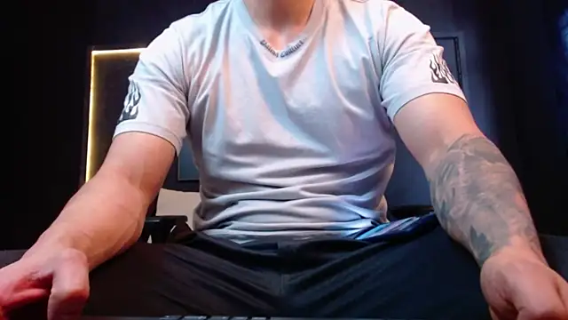 RichardMilleer online show from October 21, 2025, 1:56 pm