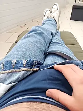 fullystroked online show from September 22, 2025, 12:18 pm