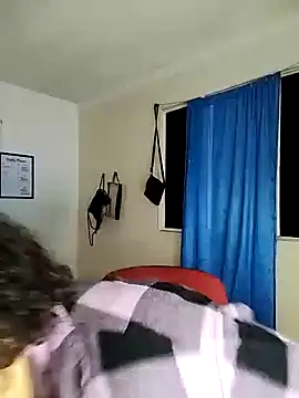 Snapshot of Julie_wallace chatting on November 19, 2025, 4:40 pm Julie wallace online show from November 19, 2025, 4:40 pm