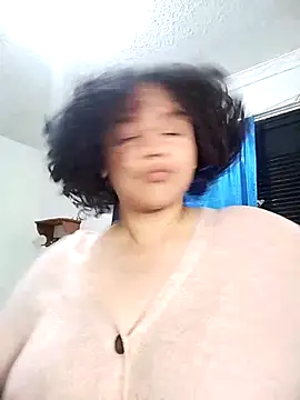 Snapshot of Julie_wallace chatting on April 14, 2026, 12:05 am Julie wallace online show from April 14, 2026, 12:05 am