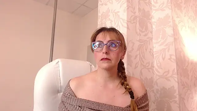 Snapshot of Ava_Raye chatting on September 18, 2025, 9:06 pm Ava Raye online show from September 18, 2025, 9:06 pm