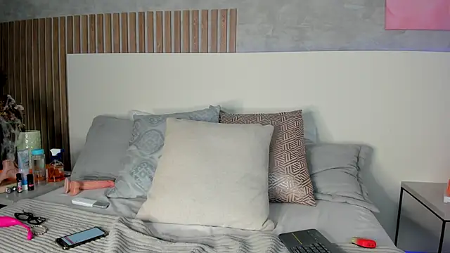 Amber Santana online show from October 19, 2025, 9:15 pm