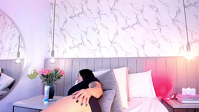 Amber Santana online show from November 7, 2025, 9:37 pm