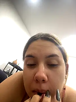 coupleyys online show from November 9, 2025, 9:46 pm