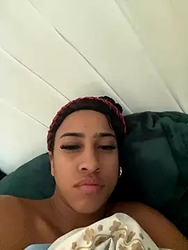 Snapshot of flore-cita chatting on October 5, 2025, 3:43 pm flore-cita online show from October 5, 2025, 3:43 pm