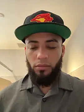 LeoPR00 online show from December 2, 2025, 8:48 pm