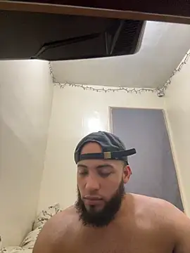 LeoPR00 online show from December 5, 2025, 5:49 am