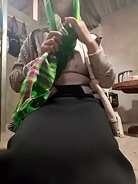 -Miu-98 online show from December 16, 2025, 12:04 am