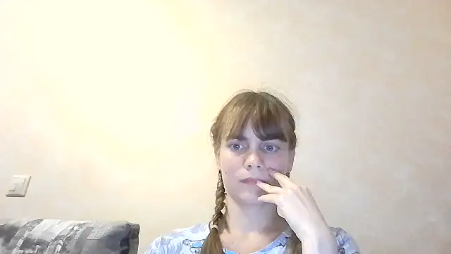 Snapshot of Loriven chatting on September 24, 2025, 7:39 pm Loriven online show from September 24, 2025, 7:39 pm