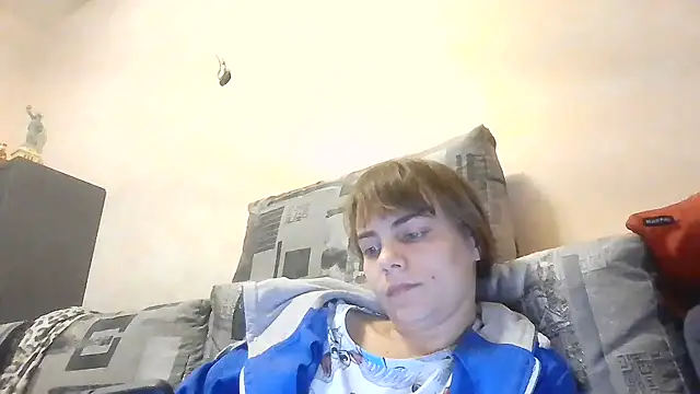 Snapshot of Loriven chatting on October 6, 2025, 7:22 pm Loriven online show from October 6, 2025, 7:22 pm