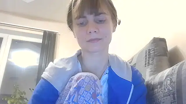 Snapshot of Loriven chatting on November 4, 2025, 6:40 pm Loriven online show from November 4, 2025, 6:40 pm