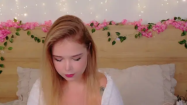 Lilith Bonheur online show from October 23, 2025, 8:07 pm