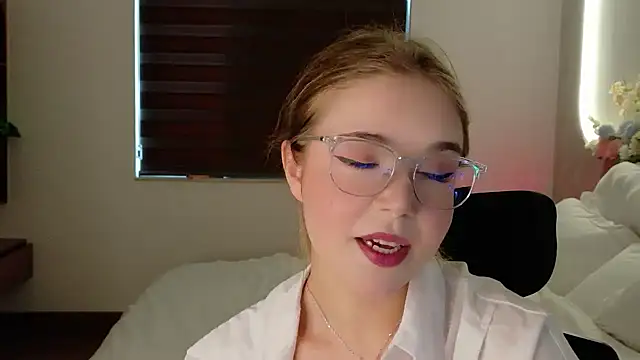 Lilith Bonheur online show from April 10, 2026, 9:36 am