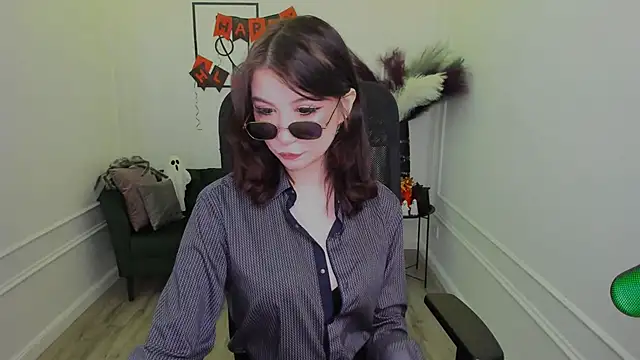 MeLLSawertyq online show from October 31, 2025, 7:37 pm