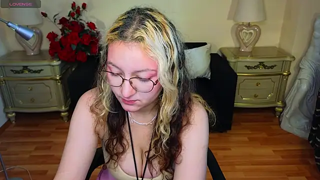 JuicyLullu online show from September 17, 2025, 4:14 am