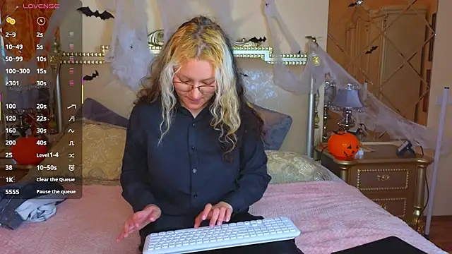 JuicyLullu online show from October 19, 2025, 5:52 am