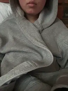 Snapshot of LAURA_LLL chatting on September 17, 2025, 12:07 pm LAURA LLL online show from September 17, 2025, 12:07 pm