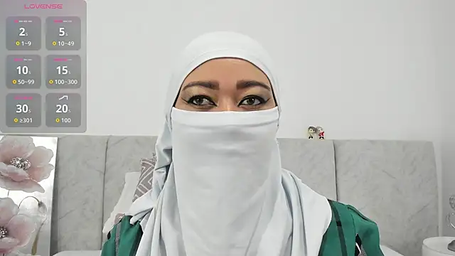 Snapshot of Jadiya_ chatting on October 16, 2025, 12:17 pm Jadiya  online show from October 16, 2025, 12:17 pm