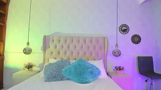 cloehill  online show from October 13, 2025, 11:32 am