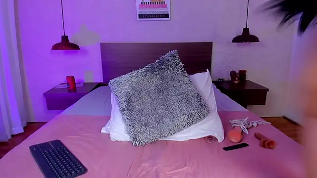 cloehill  online show from December 18, 2025, 11:38 am