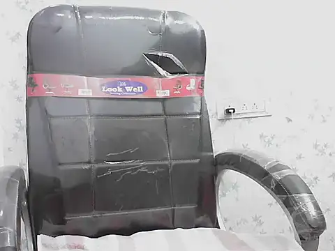 short girl  online show from April 11, 2026, 2:43 pm