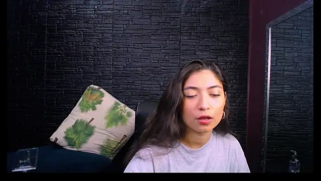 Snapshot of Lizzie_Collin chatting on October 18, 2025, 1:45 pm Lizzie Collin online show from October 18, 2025, 1:45 pm