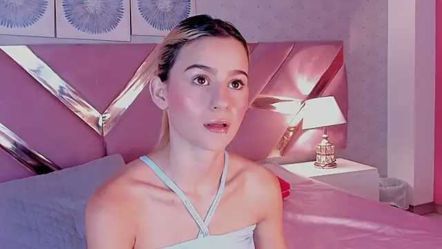 ChloeLaurentt online show from November 3, 2025, 8:32 pm