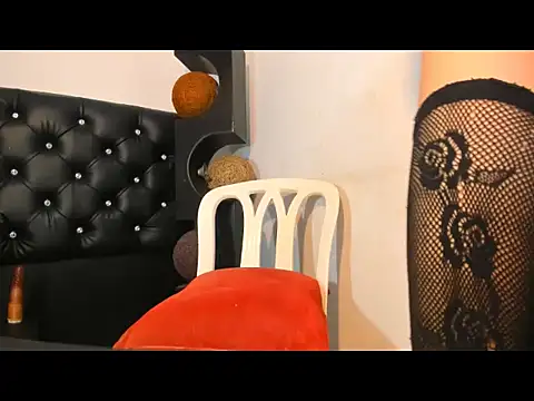 valeriapinkxx online show from April 15, 2026, 1:51 pm