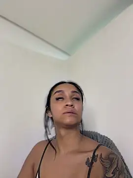 Isabella-Teen online show from April 13, 2026, 1:55 am