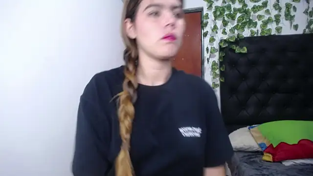 Snapshot of isabel_09 chatting on October 10, 2025, 2:54 am isabel 09 online show from October 10, 2025, 2:54 am