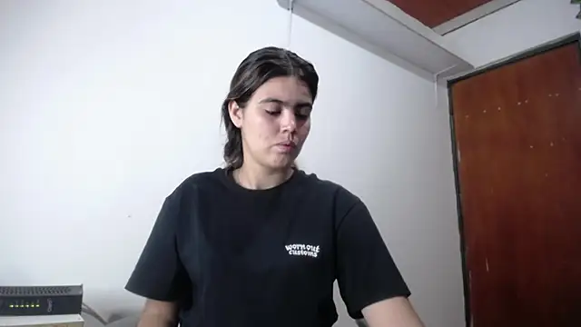 Snapshot of isabel_09 chatting on October 22, 2025, 3:18 am isabel 09 online show from October 22, 2025, 3:18 am