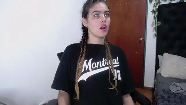 Snapshot of isabel_09 chatting on November 1, 2025, 3:08 am isabel 09 online show from November 1, 2025, 3:08 am