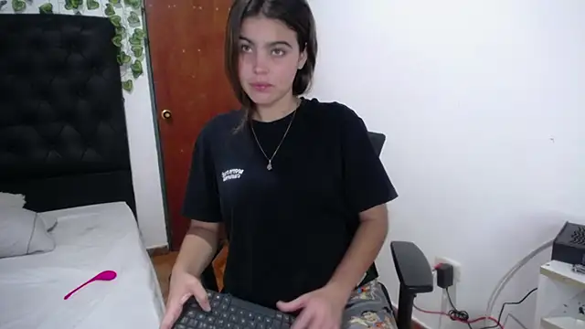 Snapshot of isabel_09 chatting on November 6, 2025, 3:07 am isabel 09 online show from November 6, 2025, 3:07 am