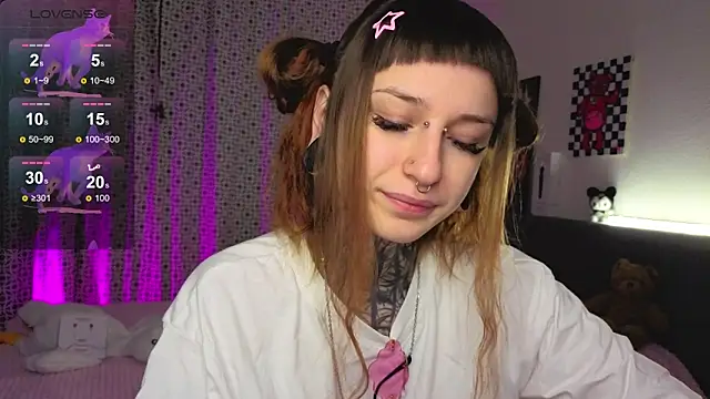 LilithPoison online show from November 7, 2025, 6:08 pm