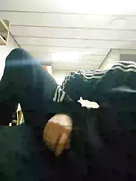 Snapshot of Alecumload chatting on September 23, 2025, 3:42 am Alecumload online show from September 23, 2025, 3:42 am