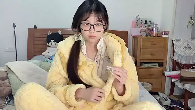 Akong11 online show from December 4, 2025, 2:21 am