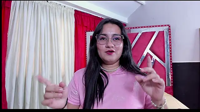 Snapshot of Luna021_1 chatting on September 17, 2025, 7:37 pm Luna021 1 online show from September 17, 2025, 7:37 pm