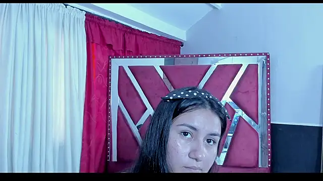 Snapshot of Luna021_1 chatting on October 4, 2025, 7:45 pm Luna021 1 online show from October 4, 2025, 7:45 pm