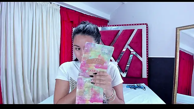 Snapshot of Luna021_1 chatting on October 10, 2025, 8:30 pm Luna021 1 online show from October 10, 2025, 8:30 pm