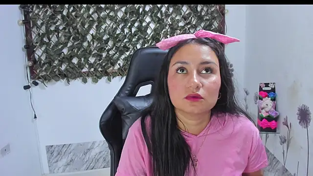 Luna021 1 online show from October 23, 2025, 7:56 pm